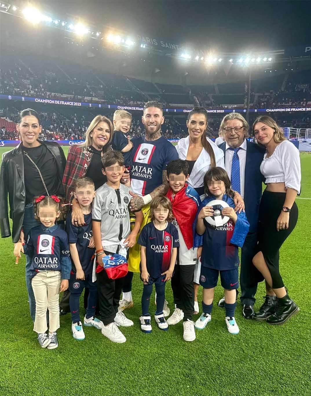 Sergio Ramos con Pilar Rubio, sus hijos y su familia © Instagram