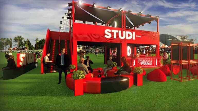 Disfruta de la mejor música en MadCool con una Coca Cola en la mano