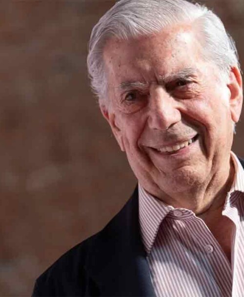 Mario Vargas Llosa, hospitalizado por Covid en Madrid