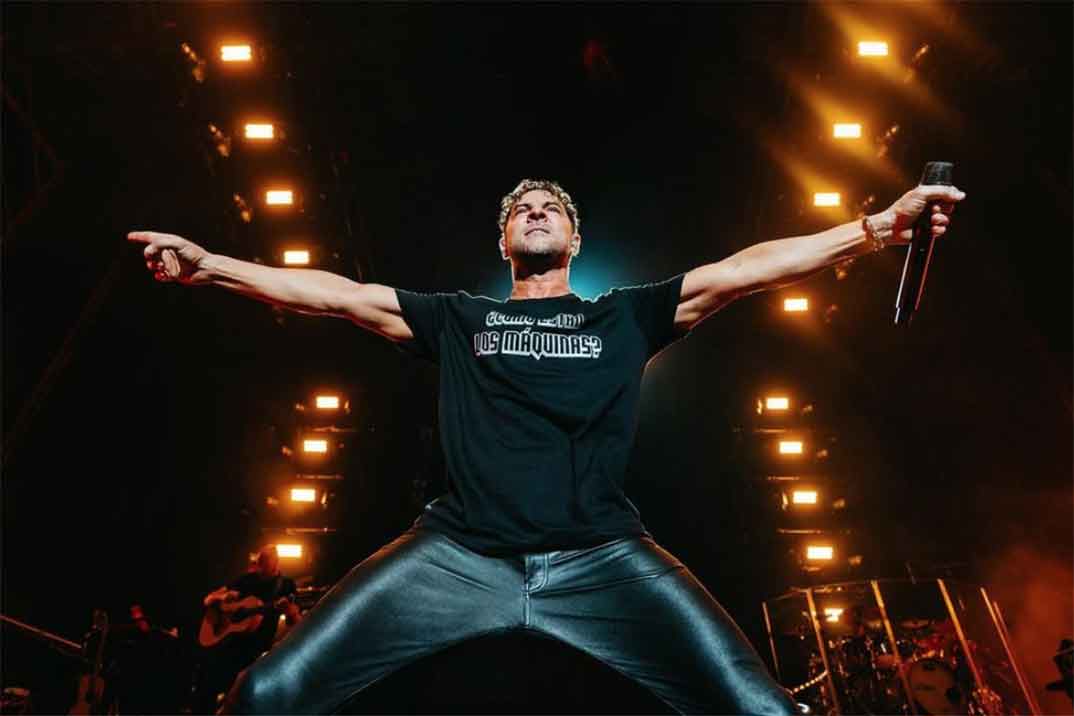 David Bisbal muy molesto por una broma de un tuitero: «Ya estás borrando eso que has dicho de mí»