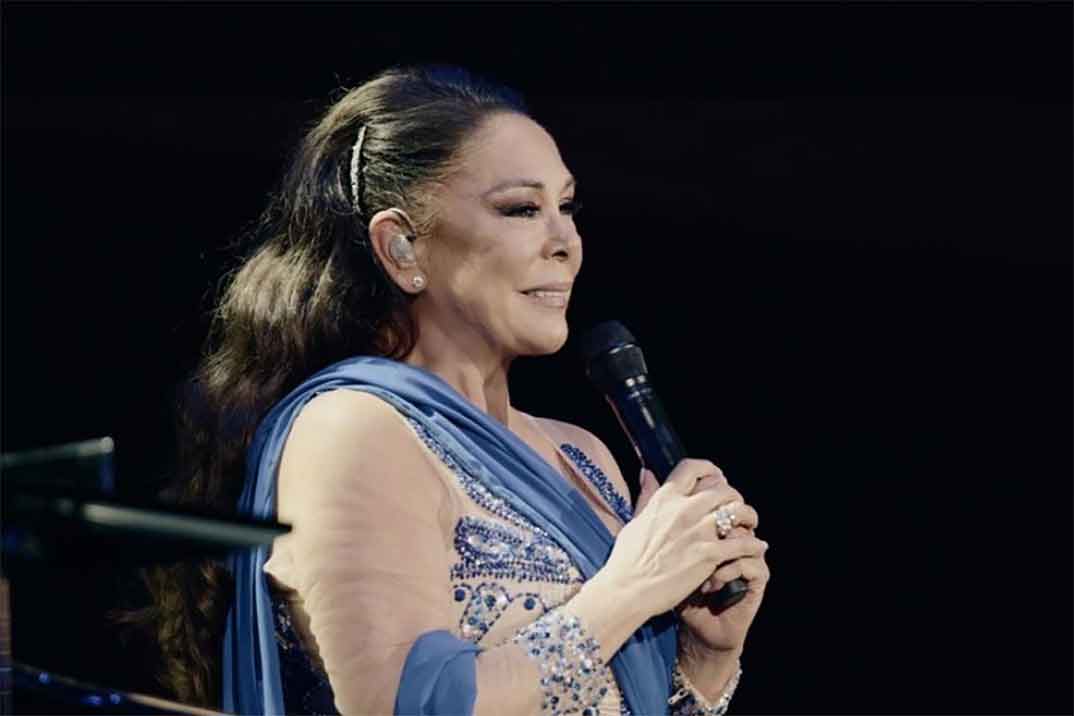 La emoción de Isabel Pantoja en su último concierto en Canarias