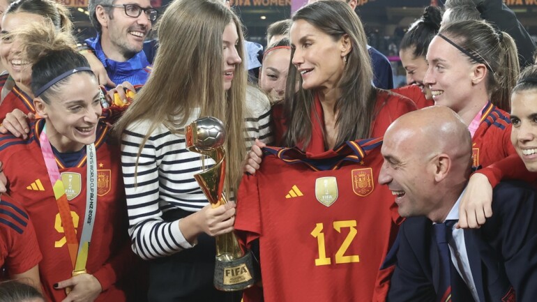La reina Letizia y la infanta Sofía celebran la victoria de la Selección Femenina de Fútbol: sus mejores momentos en Sidney