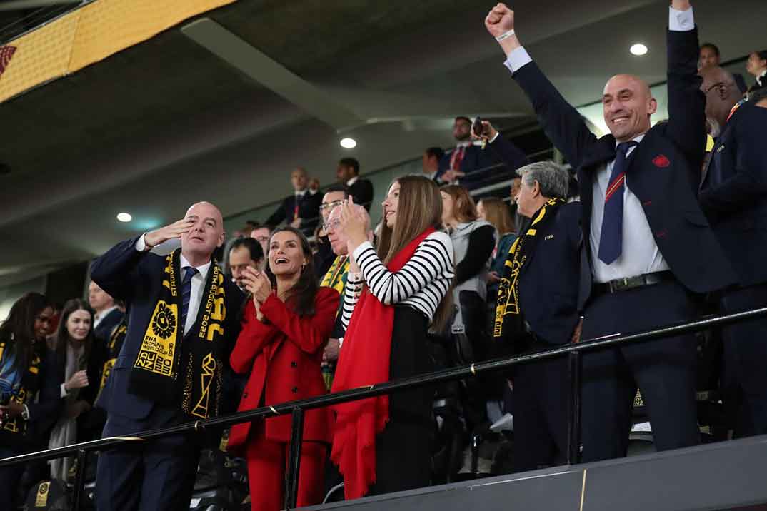 Luis Rubiales con la Reina Letizia e Infanta Sofía - Final Mundial Futbol Femenino - Casa Real S.M. El Rey