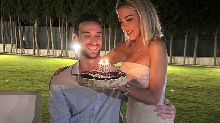 Sergio Rico se emociona en su fiesta de cumpleaños más especial