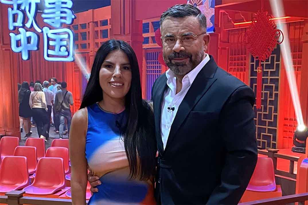 Isa Pantoja y Jorge Javier Vázquez - Cuentos Chinos © Telecinco