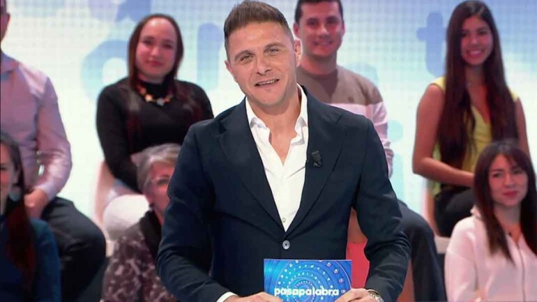 Joaquín debuta de la mano de Roberto Leal como presentador de ‘Pasapalabra’