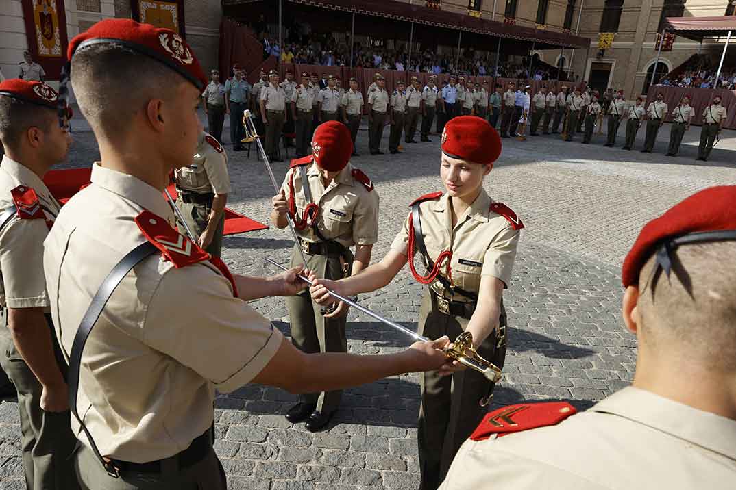 La Princesa Leonor recibe el sable de oficial de Dama Cadete © Casa Real S.M. El Rey