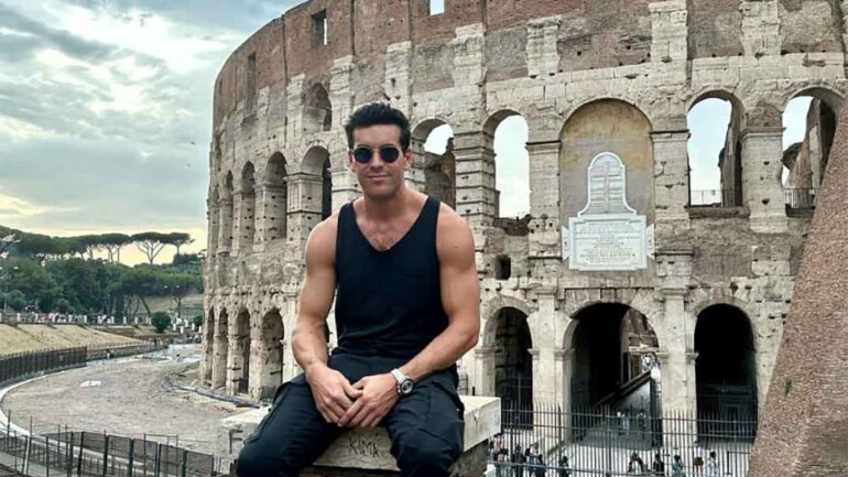 Mario Casas «pillado» con una actriz de Hollywood en Roma