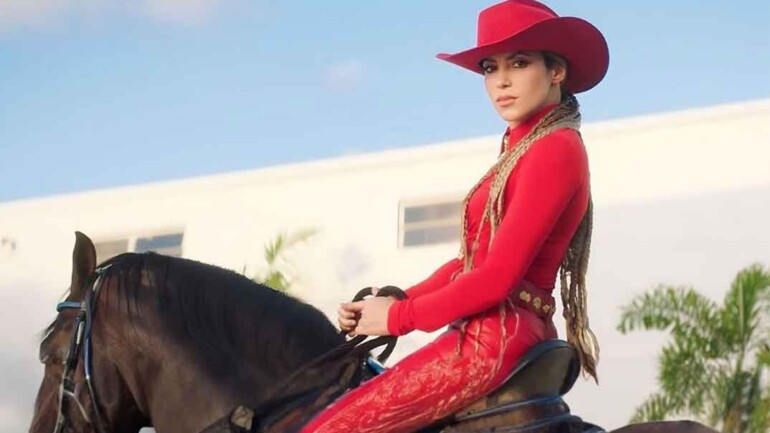 Los «dardos» de Shakira en su nuevo tema ‘El Jefe’: de la niñera de sus hijos a la sepultura de su exsuegro