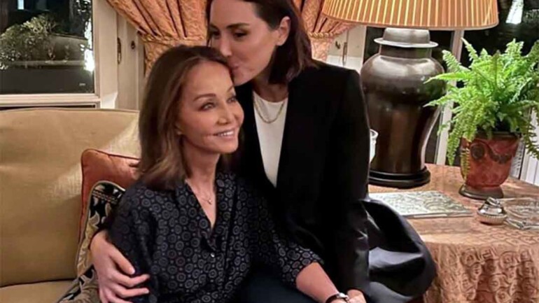 Isabel Preysler confirma que Tamara Falcó e Íñigo Onieva viven con ella en su casa