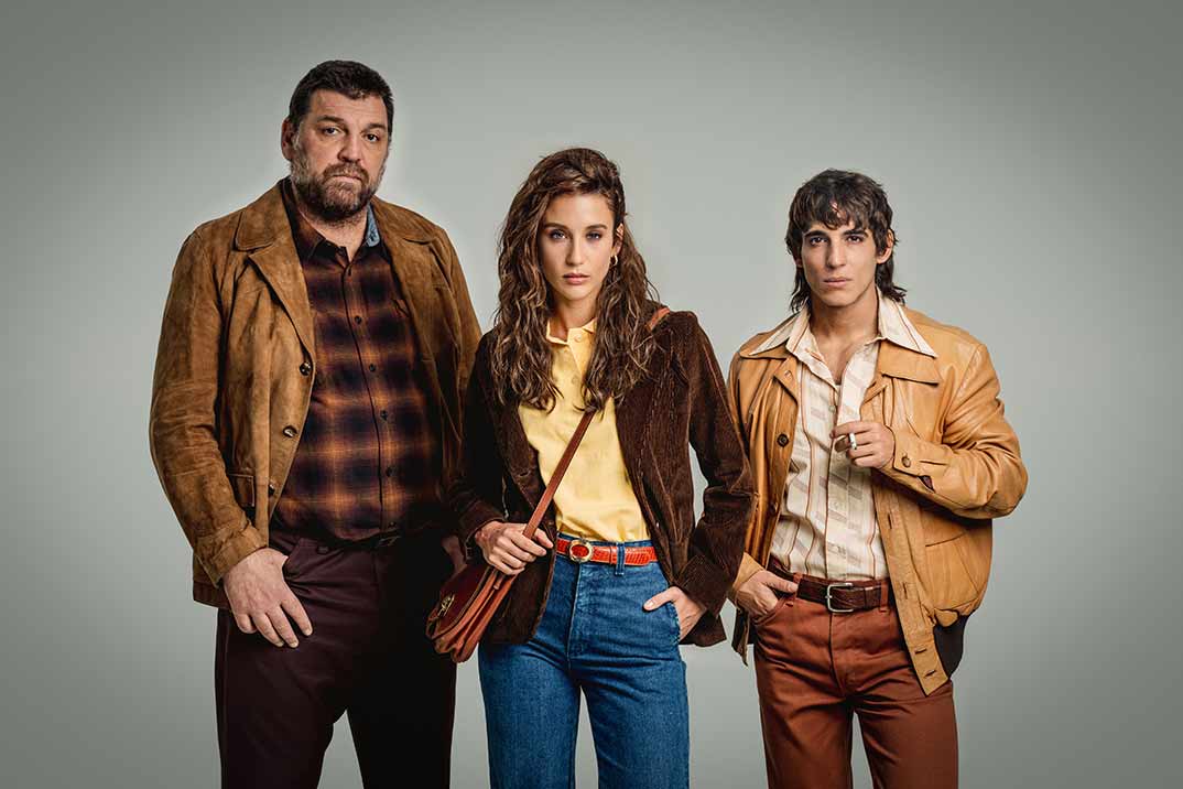 Hovik Keuchkerian, María Pedraza y Miguel Herrán - Asalto al Banco Central © Manolo Pavon/Netflix