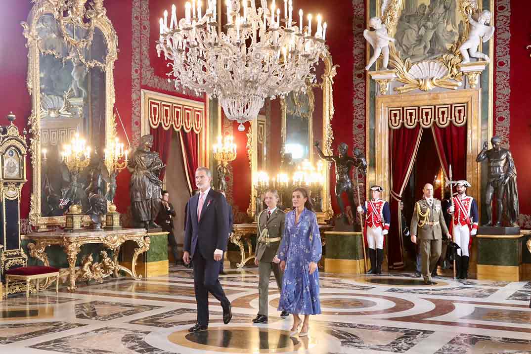 Reyes Felipe y Letizia con la princesa Leonor - Día Fiesta Nacional © Casa Real S.M. El Rey