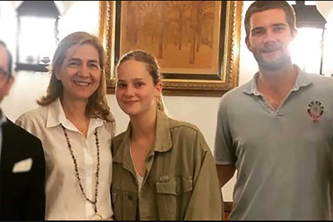 Irene Urdangarin con la infanta Cristina y Juan Valentin © Redes Sociales