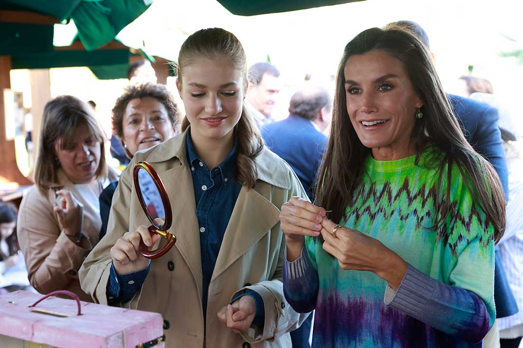 Los Reyes, la Princesa y la Infanta estuvieron en las parroquias asturianas de Arroes, Peón y Candanal, en el concejo de Villaviciosa para entregar el premio al Pueblo Ejemplar 2023 (21 octubre) © Casa Real S.M. El Rey