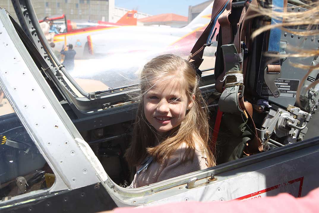 La princesa de Asturias acudió a su primer acto militar junto a sus padres y su hermana en mayo de 2014 © Casa Real S.M. El Rey