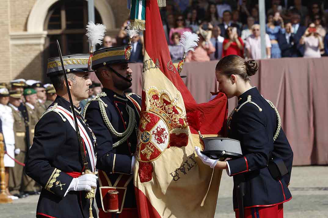 La foto inédita de la reina Letizia y la princesa Leonor tras la Jura de Bandera