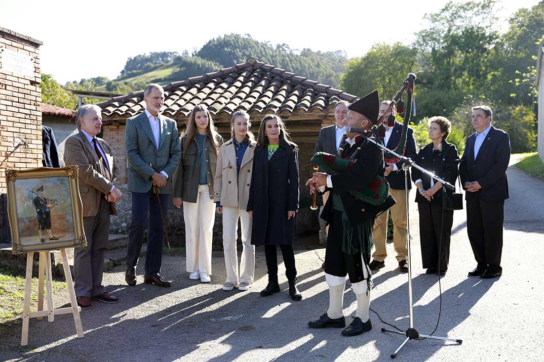 Los reyes Felipe y Letizia con la princesa Leonor y la infanta Sofía -Premio Pueblo Ejemplar 2023 © Casa Real S.M. El Rey