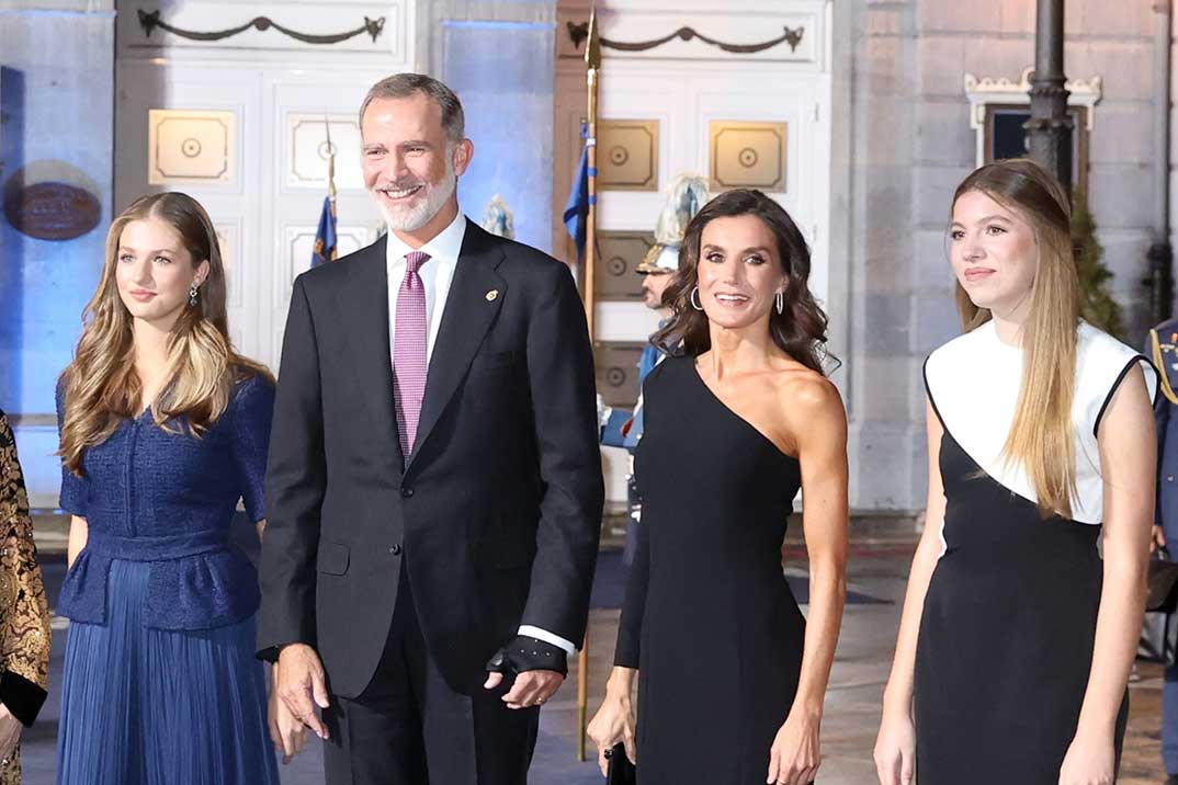 Los reyes Felipe y Letizia con la princesa Leonor y la infanta Sofía -Premios Princesa de Asturias 2023 © Casa Real S.M. El Rey