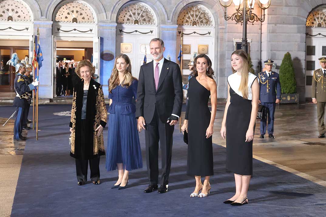 Los reyes Felipe y Letizia con la princesa Leonor y la infanta Sofía -Premios Princesa de Asturias 2023 © Casa Real S.M. El Rey