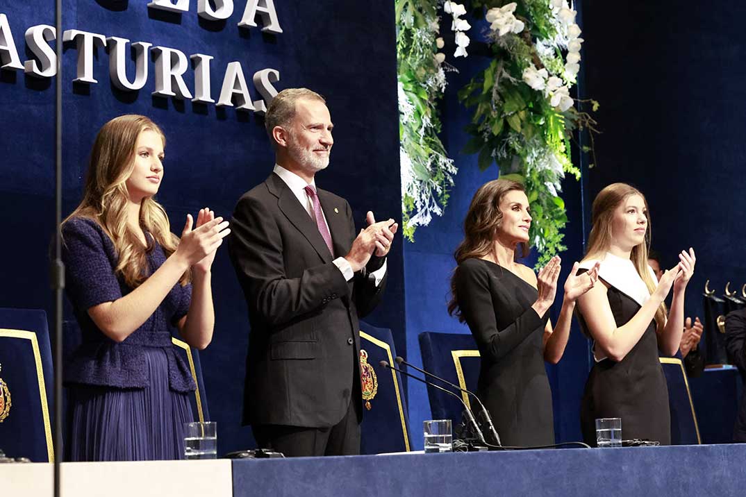 Los reyes Felipe y Letizia con la princesa Leonor y la infanta Sofía -Premios Princesa de Asturias 2023 © Casa Real S.M. El Rey
