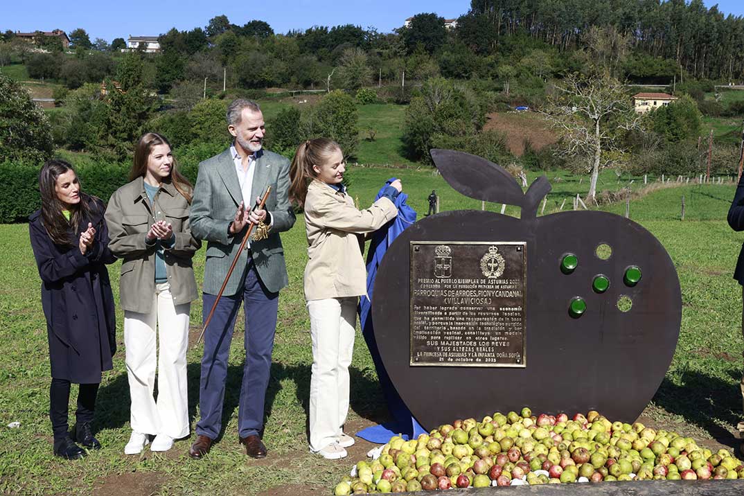 Los reyes Felipe y Letizia con la princesa Leonor y la infanta Sofía -Premio Pueblo Ejemplar 2023 © Casa Real S.M. El Rey