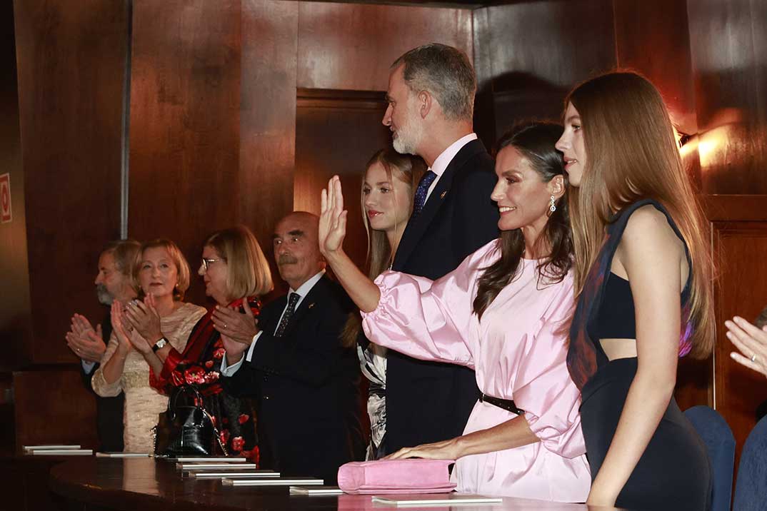 Reyes Felipe y Letizia con la Princesa Leonor y la Infanta Sofía - Concierto Premios Princesa de Asturias 2023 © Casa Real S.M. El Rey