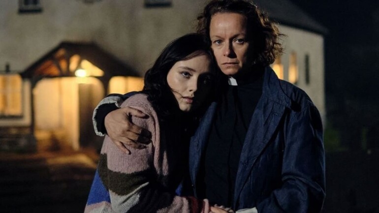 «The Burning Girls» basada en la novela de C.J. Tudor – Tráiler y fecha de estreno