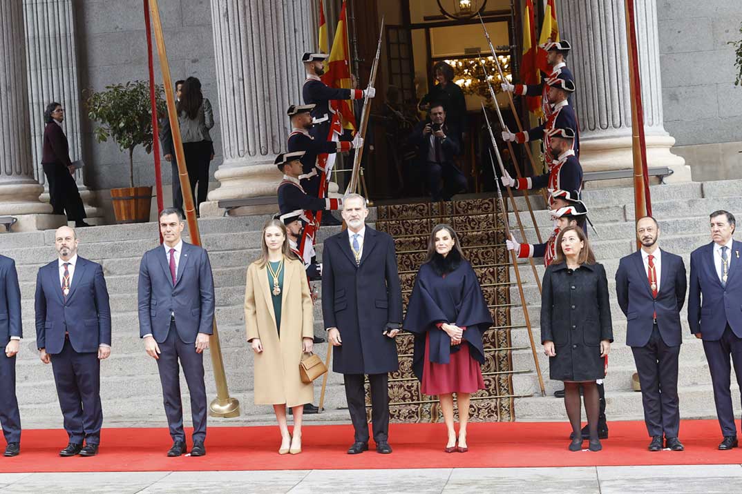 Las mejores imágenes de la princesa Leonor, acompañando a los Reyes, en la apertura de las Cortes