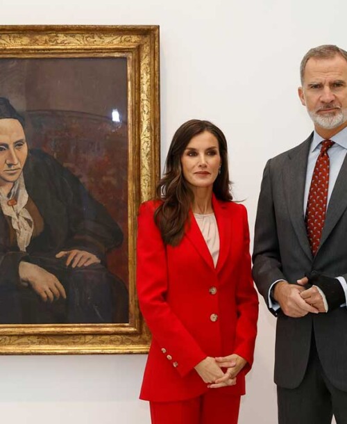 La reina Letizia recupera su traje rojo de Carolina Herrera