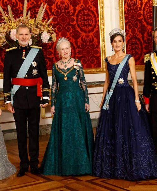 La reina Letizia brilla en Dinamarca con la Tiara de Lis y alucinantes zafiros