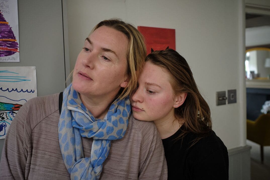 Imagen promocional de "I am Ruth" Kate Winslet y Mia Threapleton