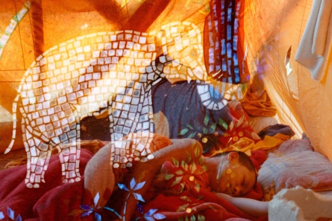 «Samsara» de Lois Patiño: la película que hay que vivir con los ojos cerrados – Estreno en Filmin