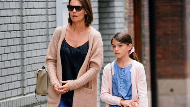 Suri Cruise, la hija de Katie Holmes y Tom Cruise, pillada besándose con su novio en Central Park
