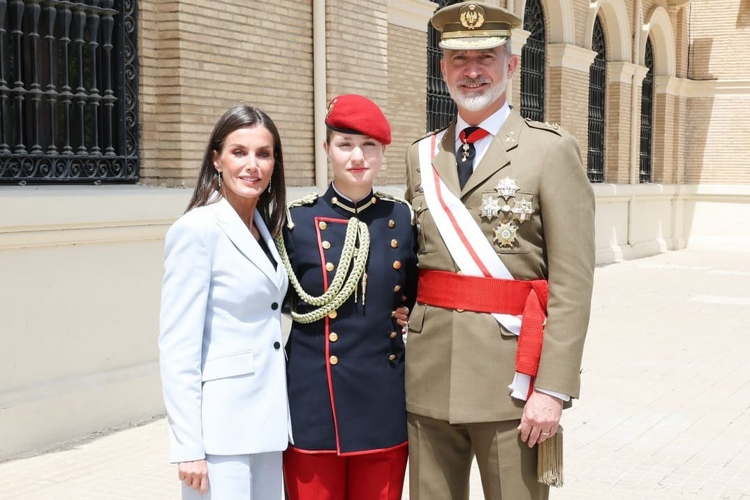 Reencuentros y mucha emoción en el 40 aniversario de la jura de bandera del Rey