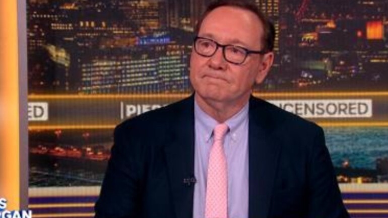 Kevin Spacey confiesa que está arruinado en una entrevista con Piers Morgan