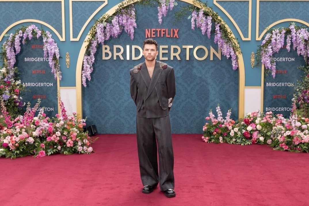 Luke Newton, estrella de los ‘Bridgerton’, tiene nueva novia y no es Nicola Coughlan
