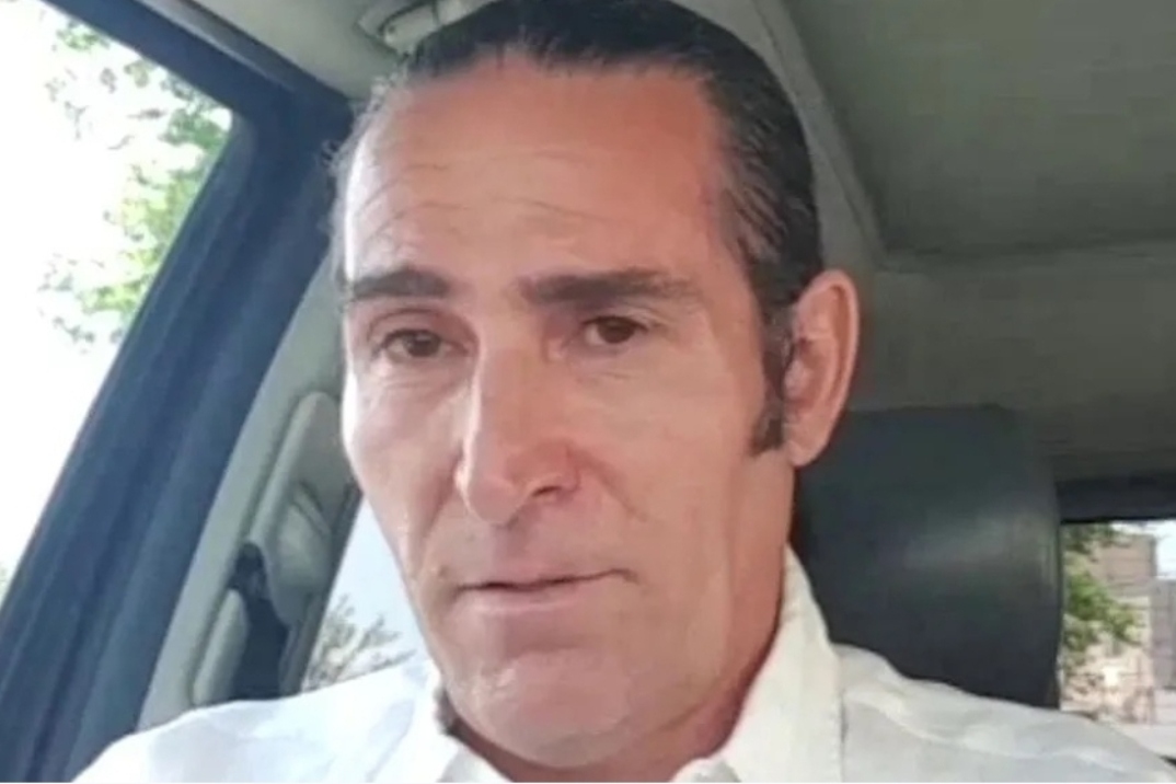 Julián Montiel, quien afirma ser hijo de Manolo Escobar, ha decidido posponer la demanda de paternidad