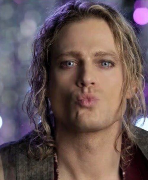«Entrevista con el vampiro» Temporada 3 – El primer teaser muestra a Lestat como estrella del rock