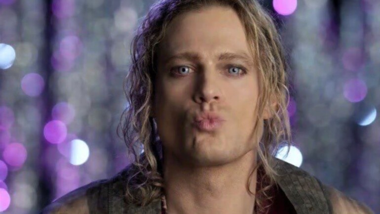 «Entrevista con el vampiro» Temporada 3 – El primer teaser muestra a Lestat como estrella del rock