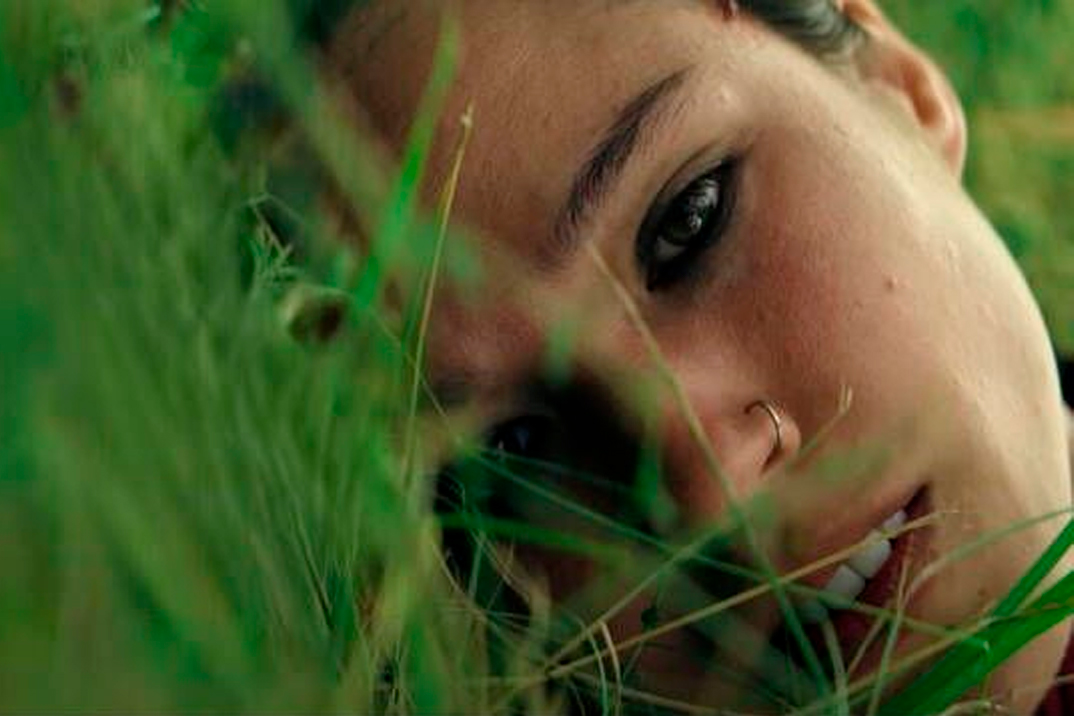 «No te muevas» – El thriller de terror producido por Sam Raimi que llega a Netflix
