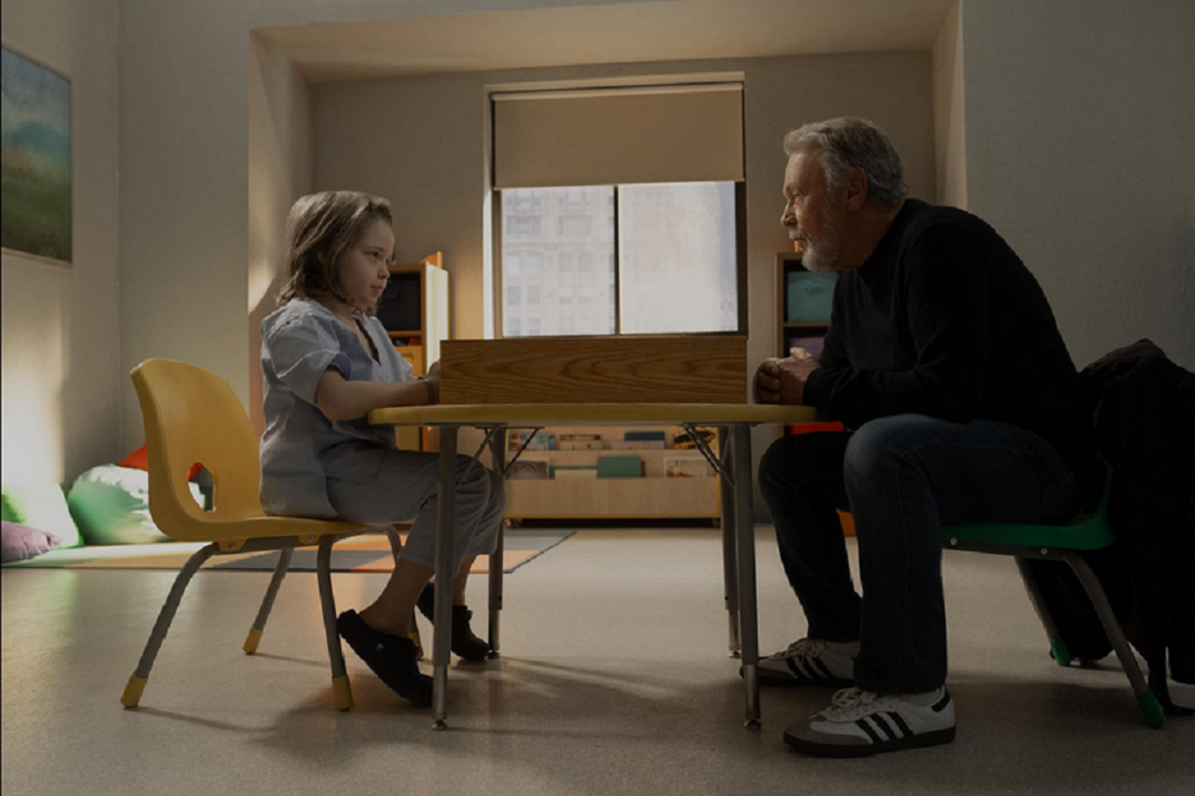 «Before», con un Billy Crystal atormentado – Estreno en Apple TV+