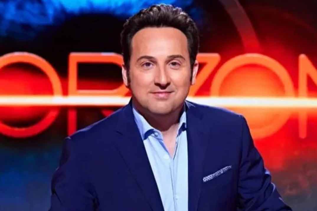 Iker Jiménez, indignado, se ve obligado a despedir a un colaborador por su pésima actitud informando sobre la Dana