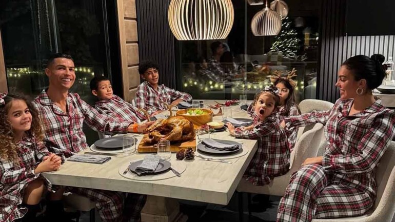 Los mejores posados de Navidad de algunos famosos