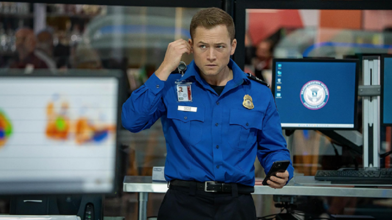 «Equipaje de mano» – Taron Egerton protagoniza la «película navideña» de Netflix
