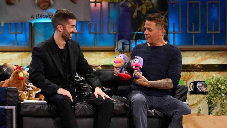 David Broncano manda un mensaje a Pablo Motos desde el móvil de Alejandro Sanz: «Hay que quererse entre las personas»