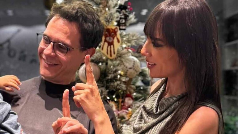 Patricia Pardo y Christian Gálvez disfrutan de la cabalgata de Reyes Magos junto a su hijo