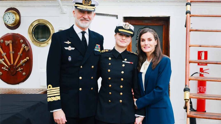 Las mejores anécdotas de los reyes Felipe y Letizia en la despedida de la princesa Leonor a bordo de ‘Elcano’