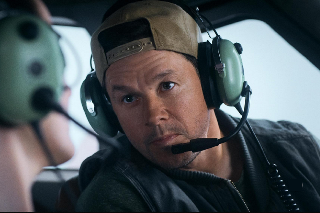«Amenaza en el aire» – Mark Wahlberg regresa a los cines con un cambio de registro