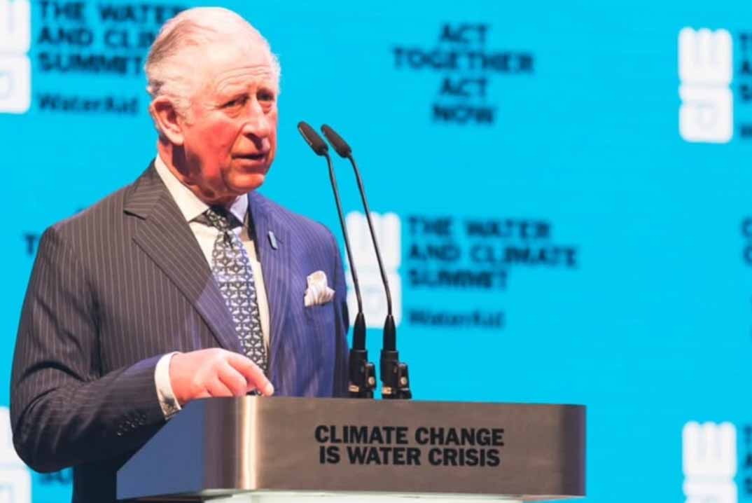 Carlos III, ingresado tras sufrir efectos secundarios en su tratamiento contra el cáncer