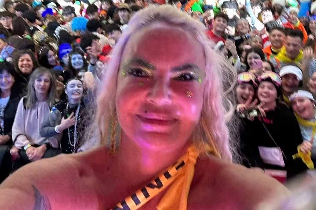 El día más surrealista de Leticia Sabater en La Fueva : coche inmovilizado, rescate en taxi y una actuación para la historia